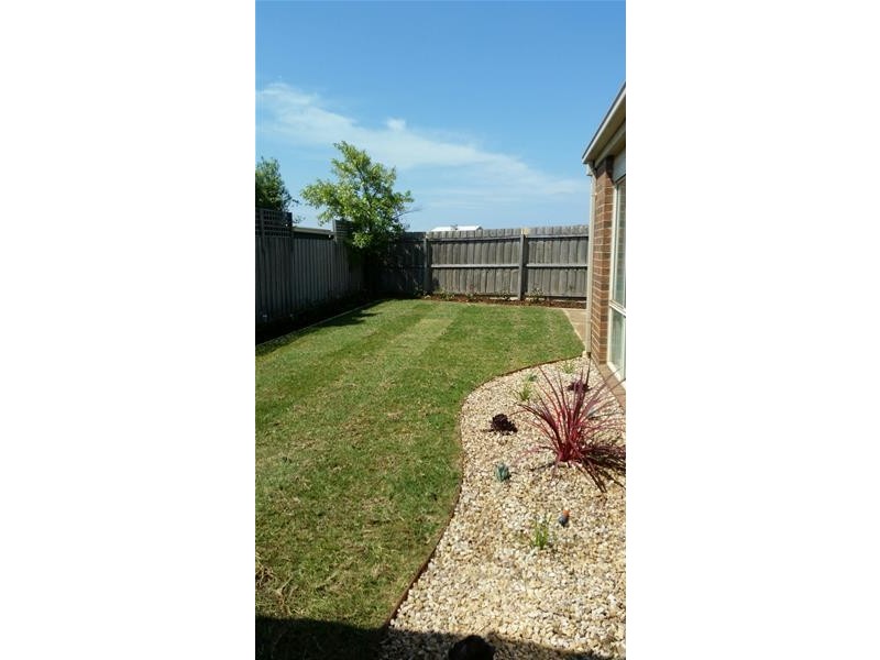 5 Blackbird Circuit, Lara VIC 3212