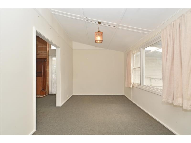 12 Government Road, Weston NSW 2326