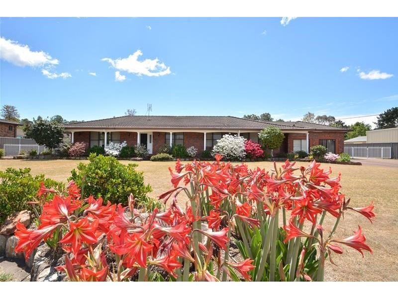 13 Tenth Street, Weston NSW 2326