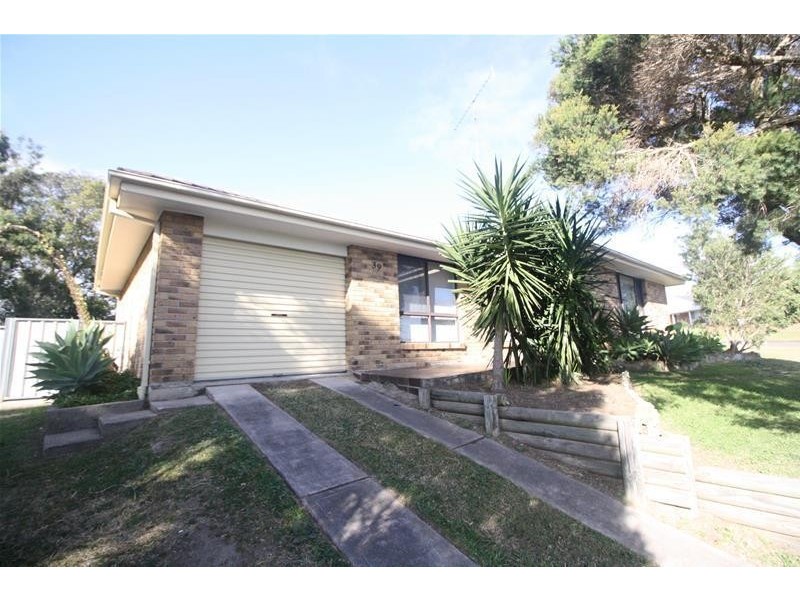 39 Evatt Street, Pelaw Main NSW 2327