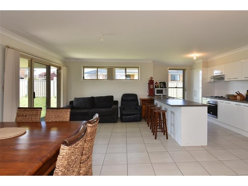 13 Sapphire Drive, Rutherford NSW 2320