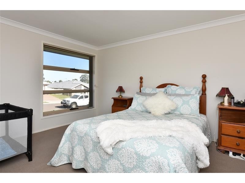 13 Sapphire Drive, Rutherford NSW 2320