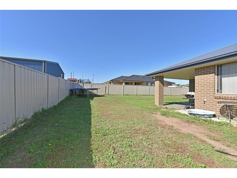 13 Sapphire Drive, Rutherford NSW 2320