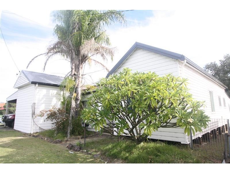 12 Government Road, Weston NSW 2326