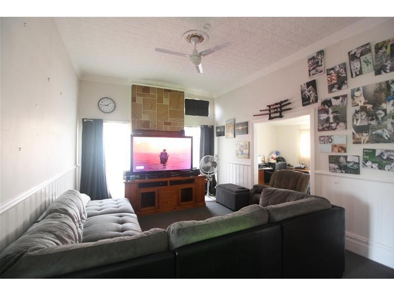 12 Government Road, Weston NSW 2326