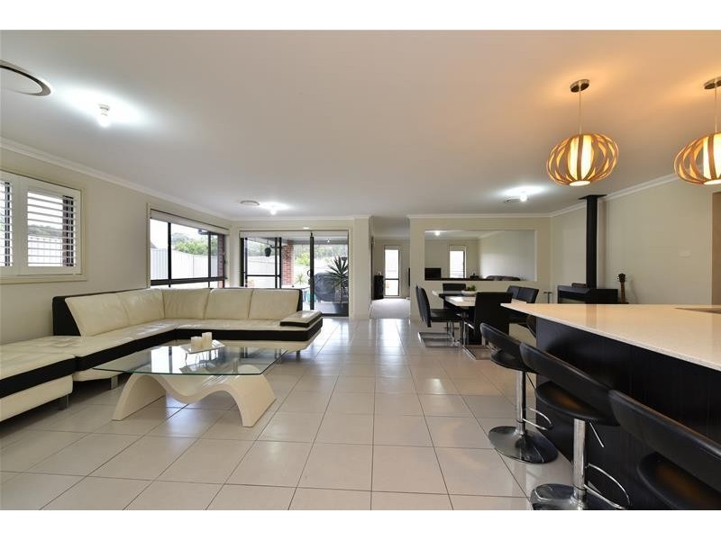 41 Cleveland Street, Cameron Park NSW 2285