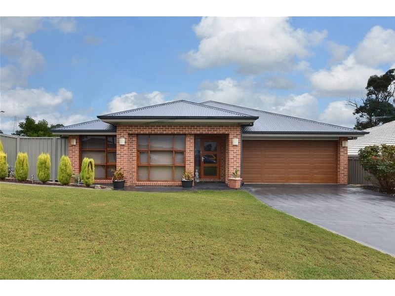 41 Cleveland Street, Cameron Park NSW 2285