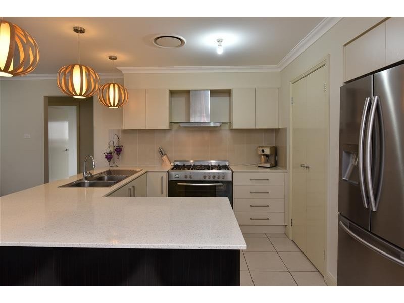 41 Cleveland Street, Cameron Park NSW 2285