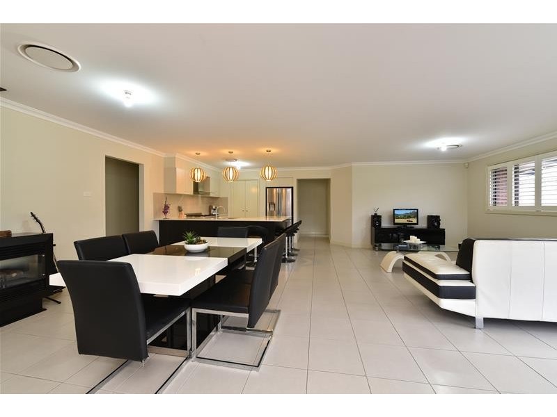 41 Cleveland Street, Cameron Park NSW 2285