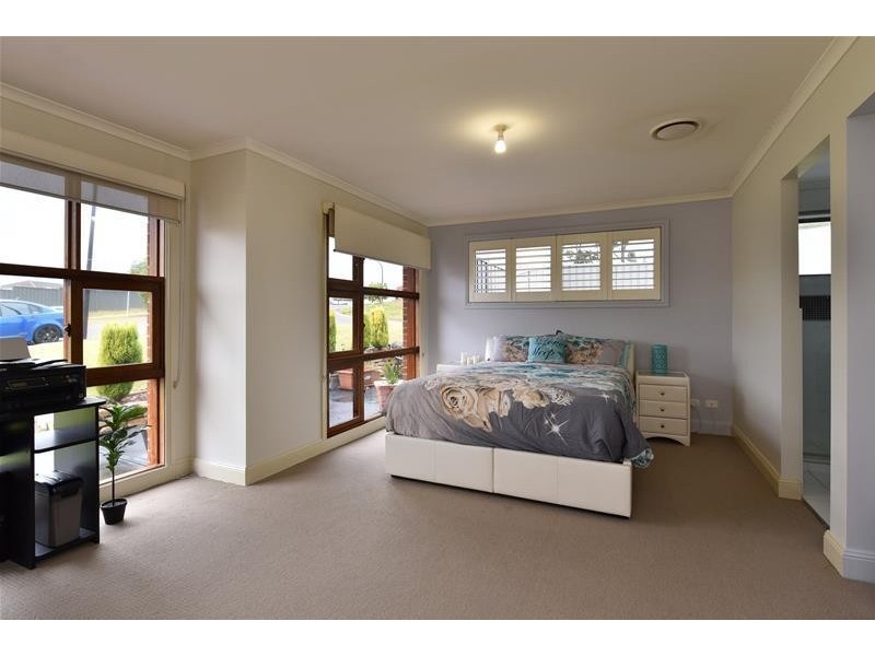 41 Cleveland Street, Cameron Park NSW 2285
