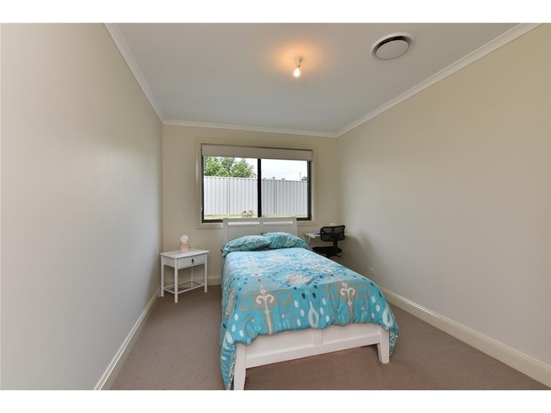 41 Cleveland Street, Cameron Park NSW 2285