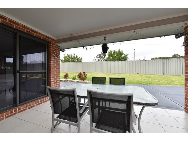 41 Cleveland Street, Cameron Park NSW 2285