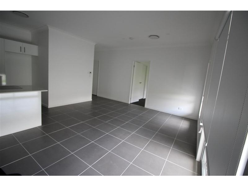 2/37a Third Street, Weston NSW 2326