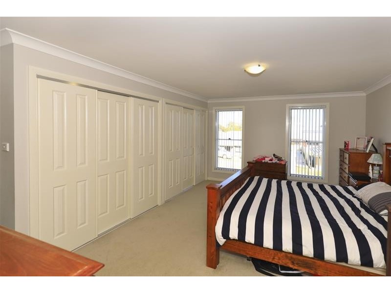 15 Fairview Place, Cessnock NSW 2325