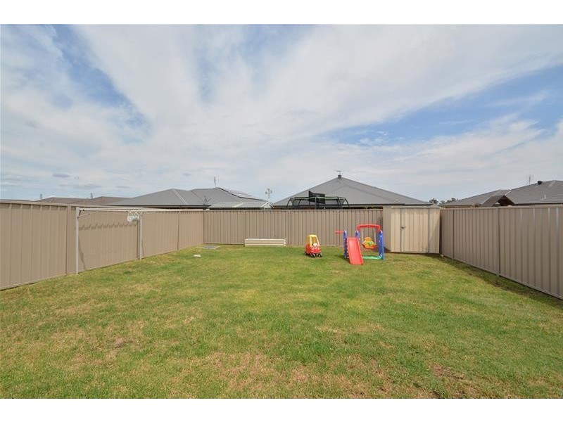 33 Ashton Drive, Heddon Greta NSW 2321