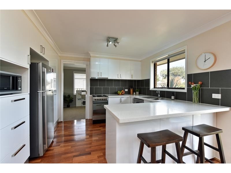 4 Tenth Street, Weston NSW 2326