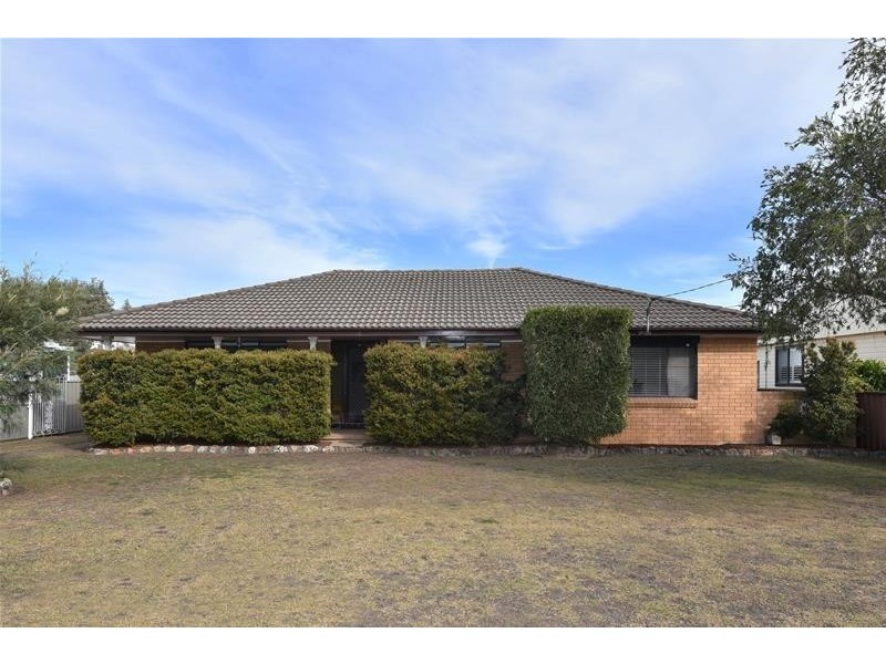 4 Tenth Street, Weston NSW 2326