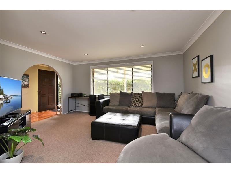 4 Tenth Street, Weston NSW 2326