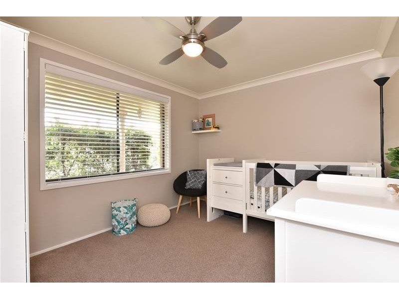 4 Tenth Street, Weston NSW 2326