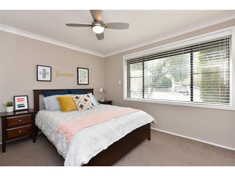 4 Tenth Street, Weston NSW 2326