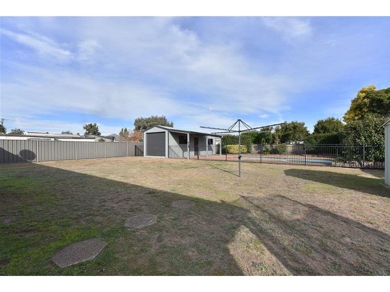 4 Tenth Street, Weston NSW 2326