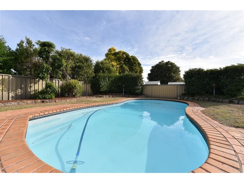 4 Tenth Street, Weston NSW 2326
