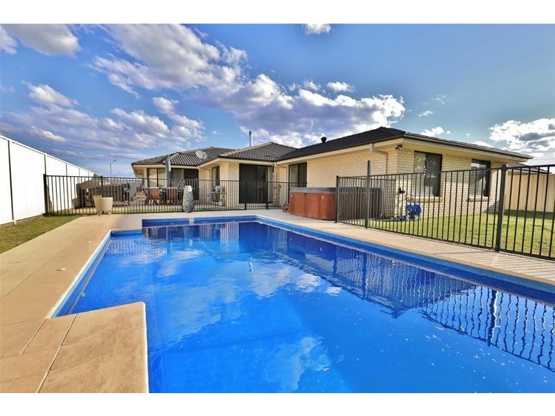 5 Ashton Drive, Heddon Greta NSW 2321