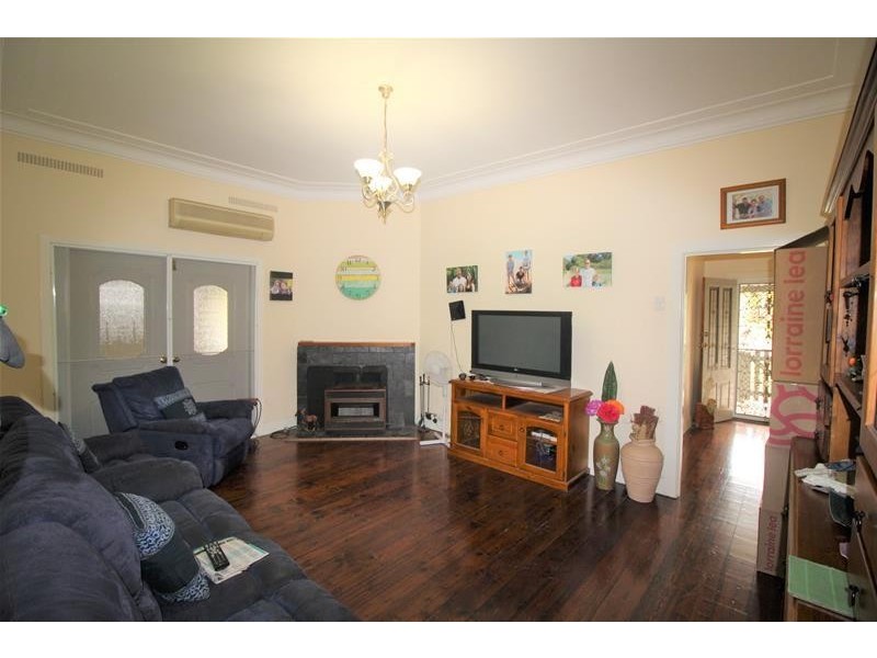 12 Dubbo Street, Abermain NSW 2326