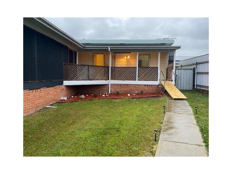 2/4 Maitland Street, Abermain NSW 2326