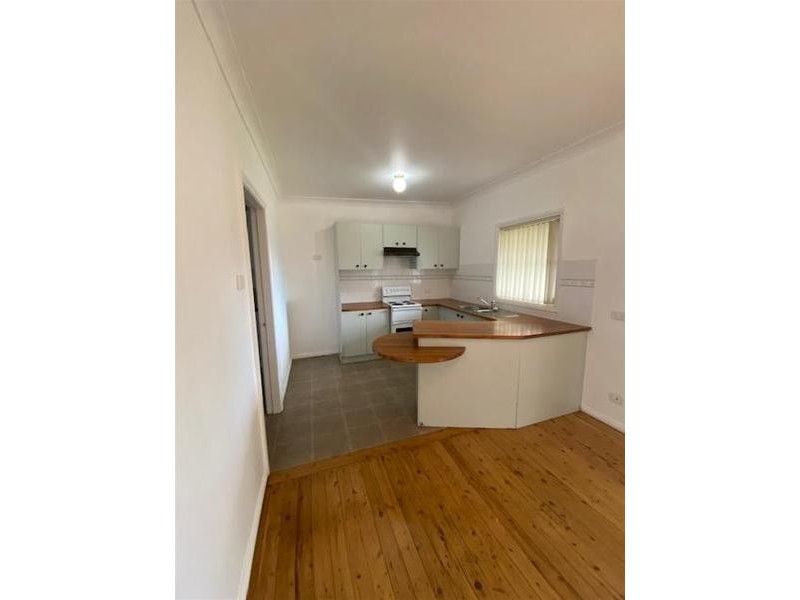 2/4 Maitland Street, Abermain NSW 2326
