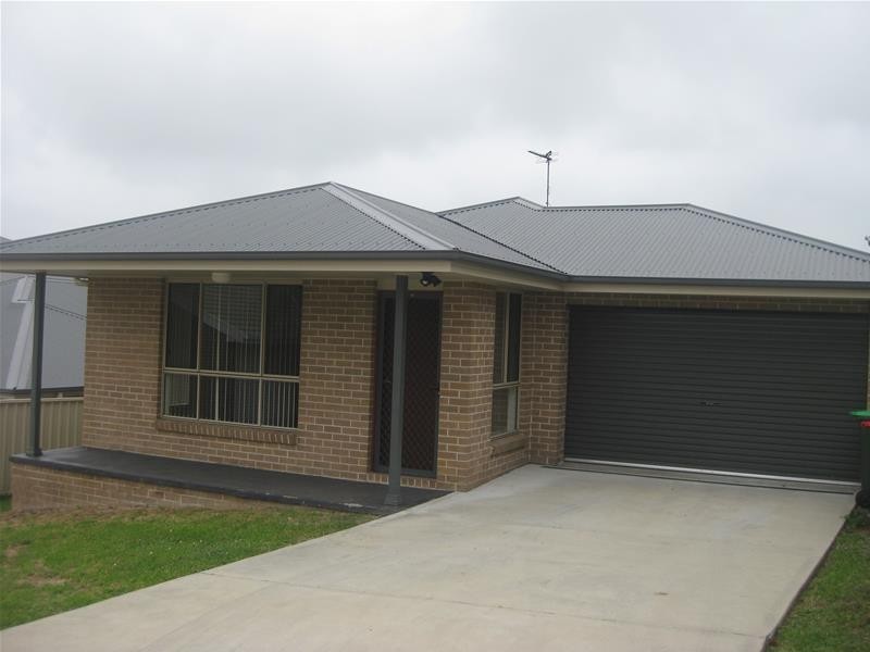 1/8 Fairview Place, Cessnock NSW 2325