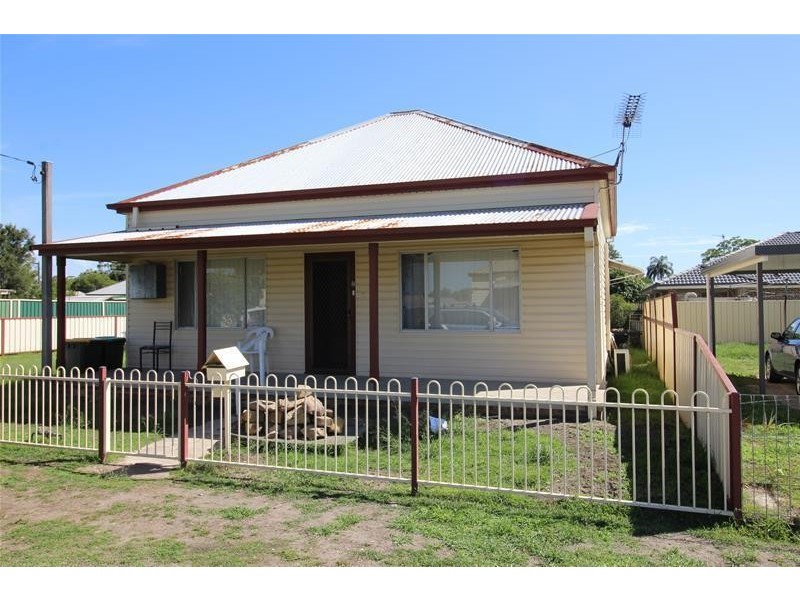 8 Hall Street, Weston NSW 2326