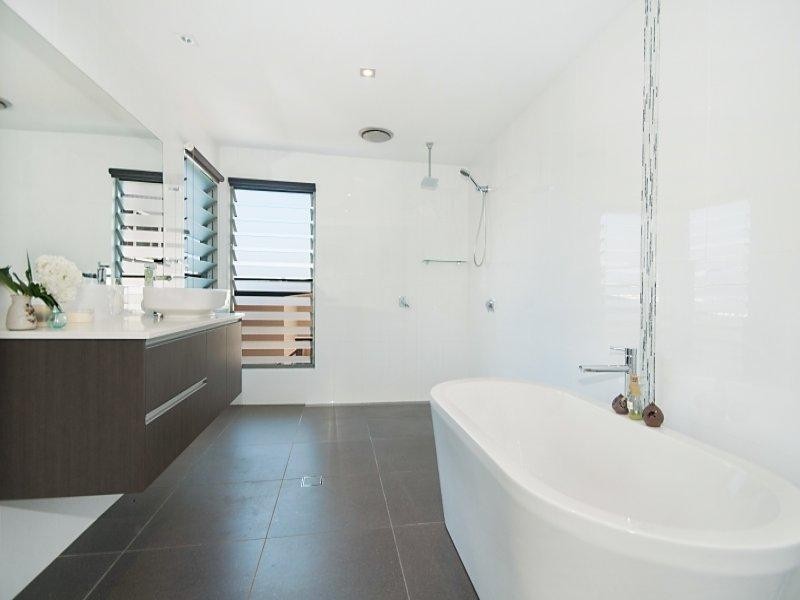 8 Bayview Drive, East Ballina NSW 2478