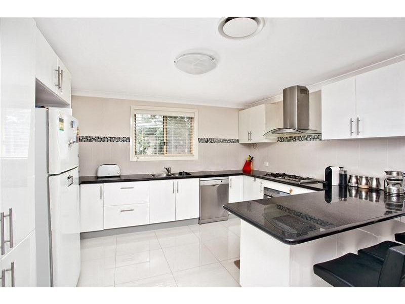 8 Ridgeway Crescent, Quakers Hill NSW 2763