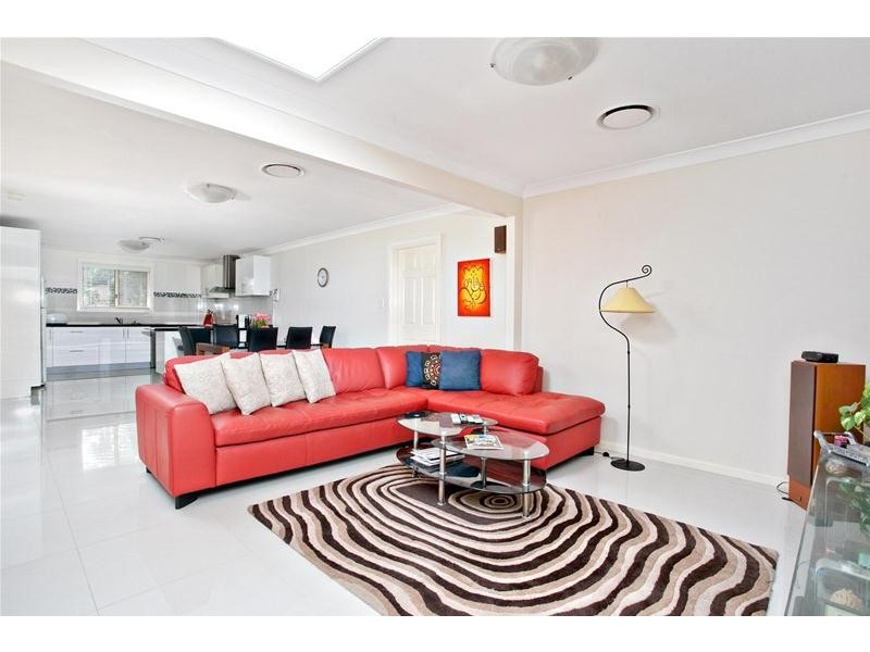 8 Ridgeway Crescent, Quakers Hill NSW 2763