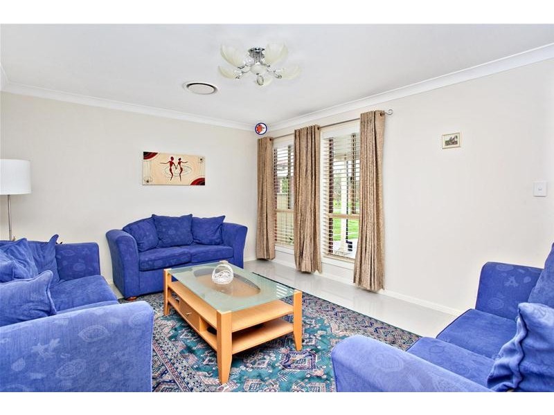 8 Ridgeway Crescent, Quakers Hill NSW 2763