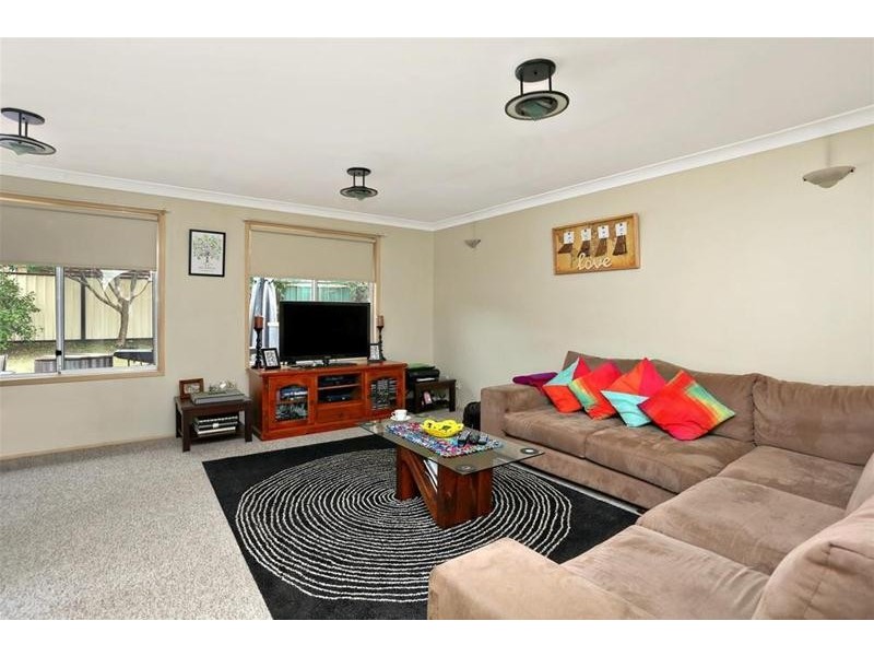 6 Devlin Place, Quakers Hill NSW 2763