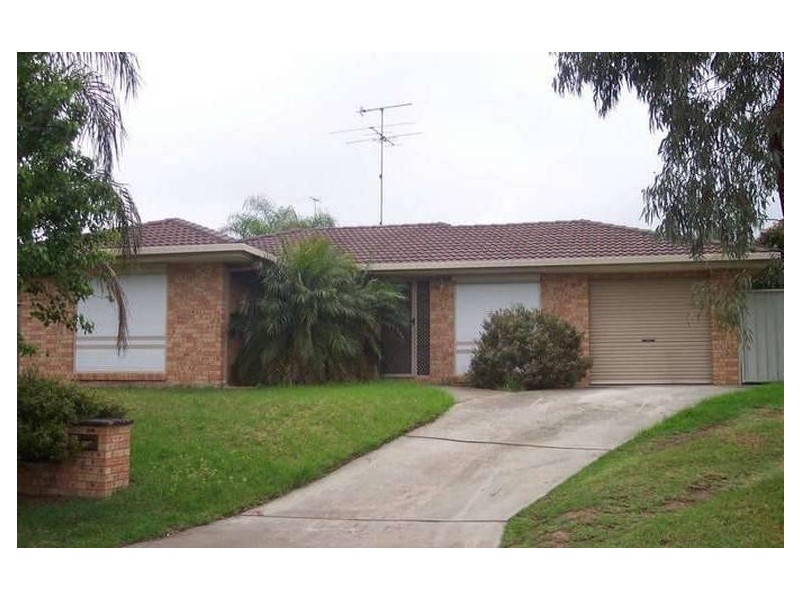 2 Toomey Crescent, Quakers Hill NSW 2763