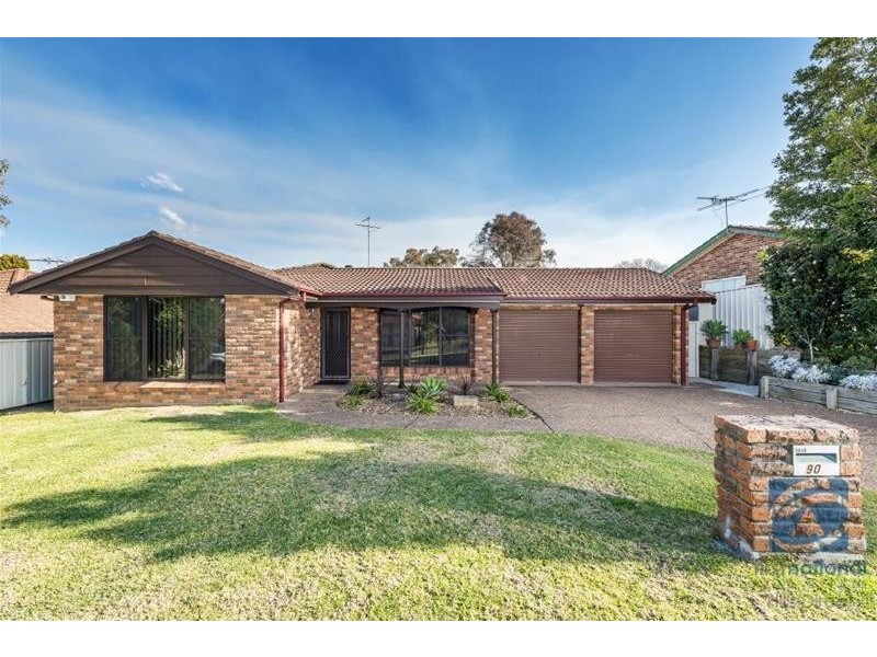 90 Pagoda Crescent, Quakers Hill NSW 2763