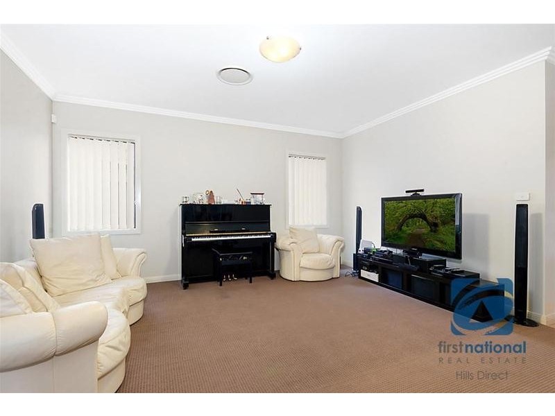 10 Edgewood Drive, Stanhope Gardens NSW 2768