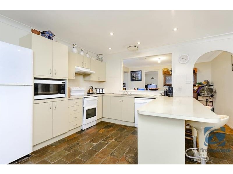 11 Medlow Drive, Quakers Hill NSW 2763