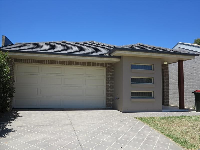 63 Pebble Crescent, The Ponds NSW 2769