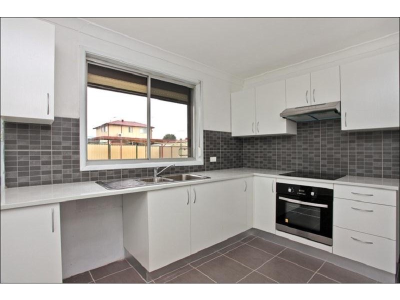 25 Cowper Circle, Quakers Hill NSW 2763