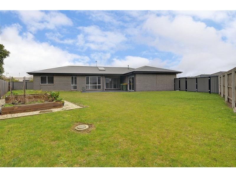8 Carlow Court, Traralgon VIC 3844