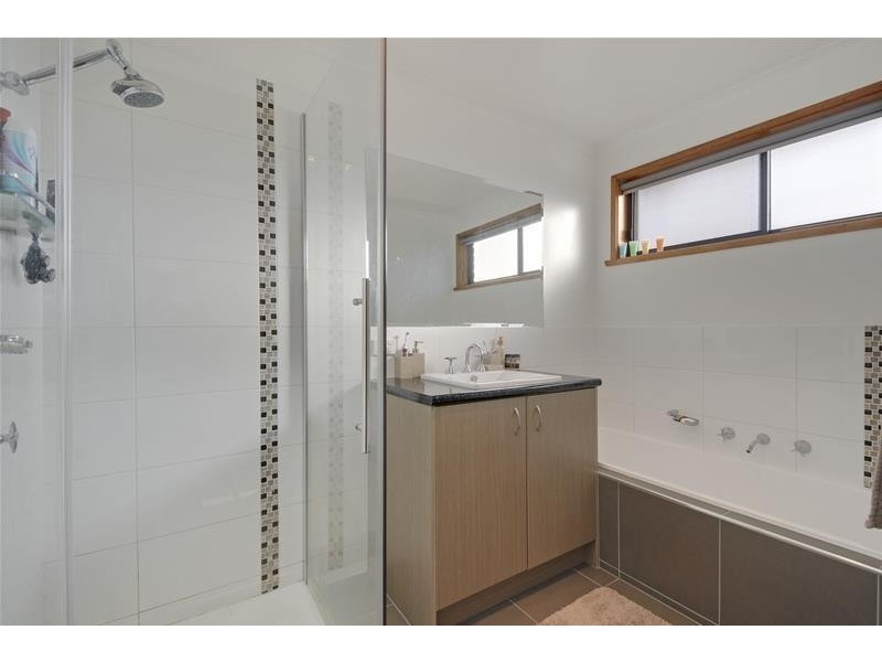 2/107 Bridle Road, Morwell VIC 3840