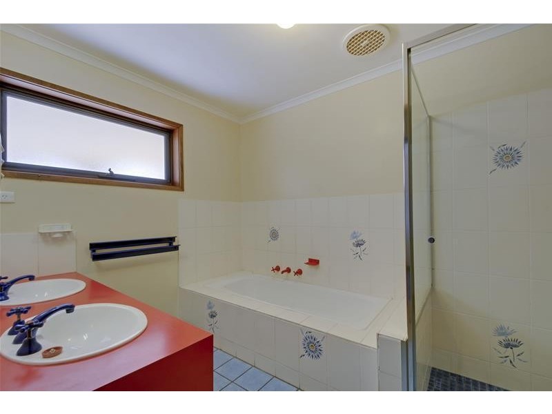 6 Wright Court, Rosedale VIC 3847