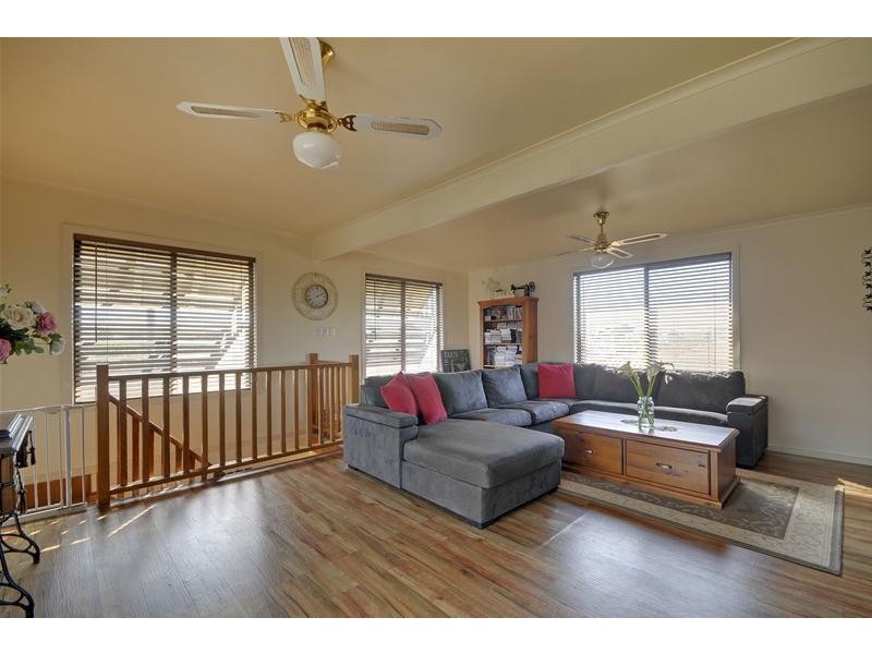 21 Wicks Crescent, Morwell VIC 3840