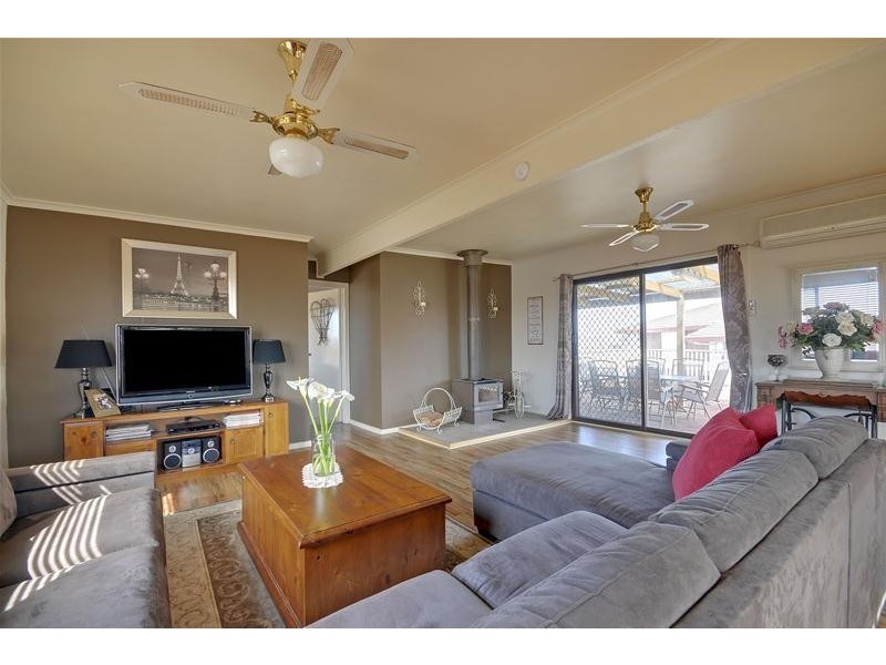 21 Wicks Crescent, Morwell VIC 3840