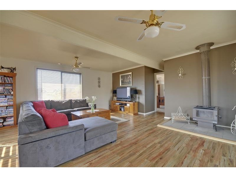 21 Wicks Crescent, Morwell VIC 3840