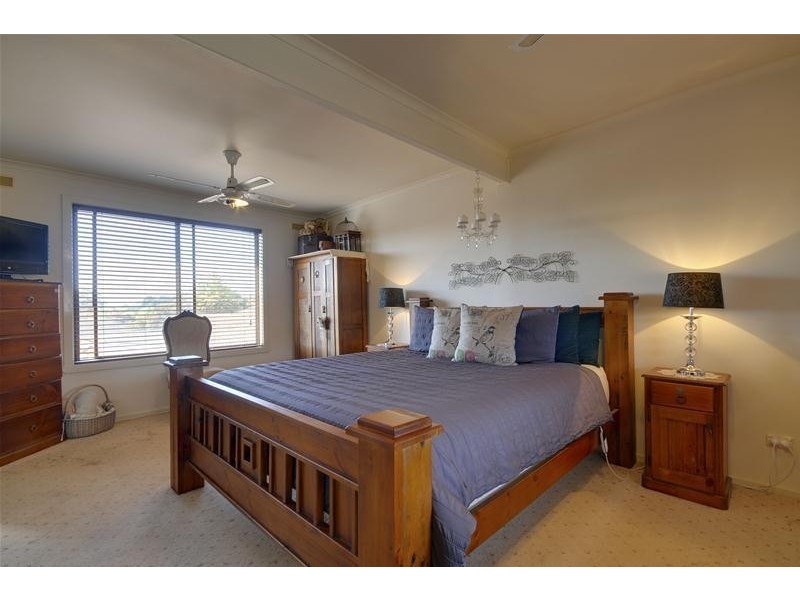 21 Wicks Crescent, Morwell VIC 3840